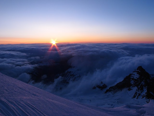 photo photography mount rainier mountain sunrise blue sky clouds landscape picture beautiful
