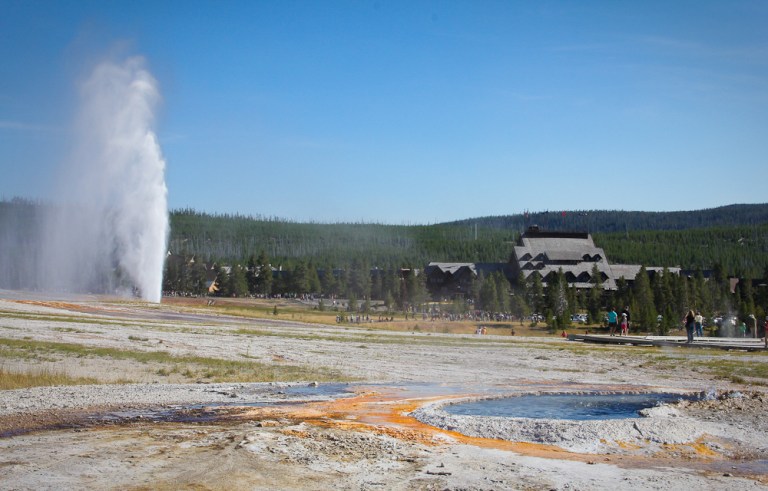 yellowstone geyser erupt hot spring geothermal old faithful inn blue sky